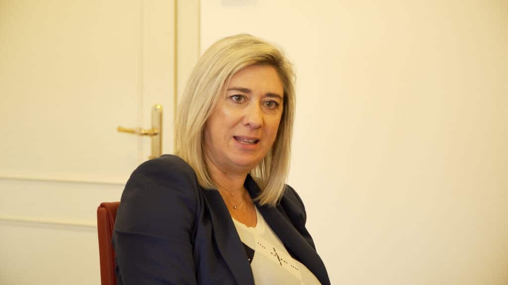 L'assessore regionale alle Infrastrutture e territorio Cristina Amirante durante l'incontro con i vertici di Irisacqua a Gorizia