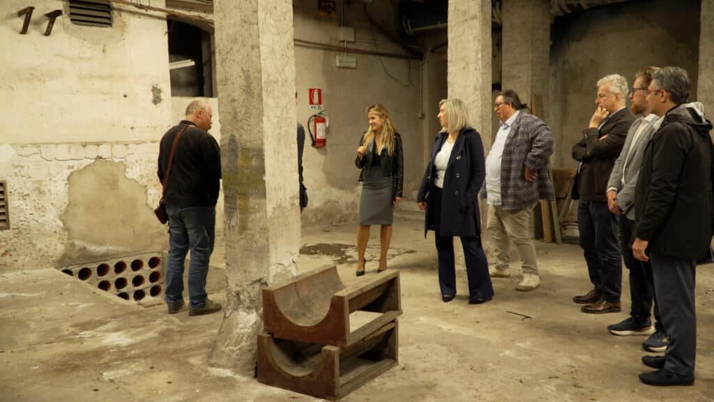 L'assessore regionale alle Infrastrutture e territorio Cristina Amirante assieme alla presidente di Irisacqua Giulia Martellos durante il sopralluogo alla Palazzina Liberty della società.