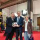 L'assessore Fabio Scoccimarro al confrimento del premio ad Alessandro Garbin