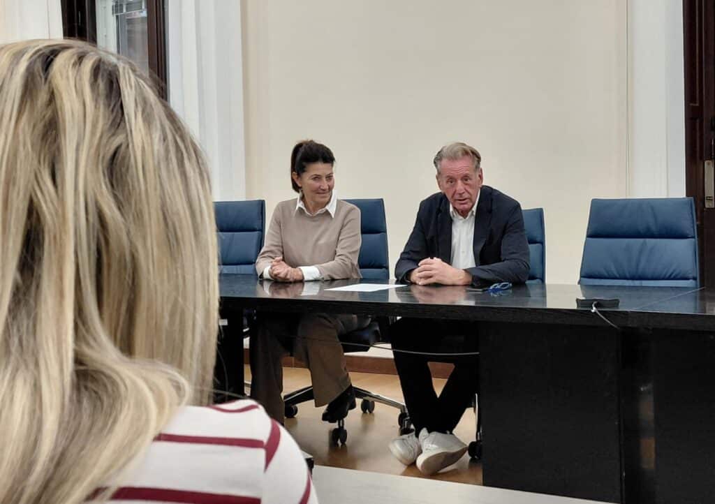 L'assessore regionale alla Difesa dell'ambiente, energia e sviluppo sostenibile, Fabio Scoccimarro, alla presentazione del numero autunnale di "Terra Rara" assieme al direttore di Arpa Fvg Anna Lutman