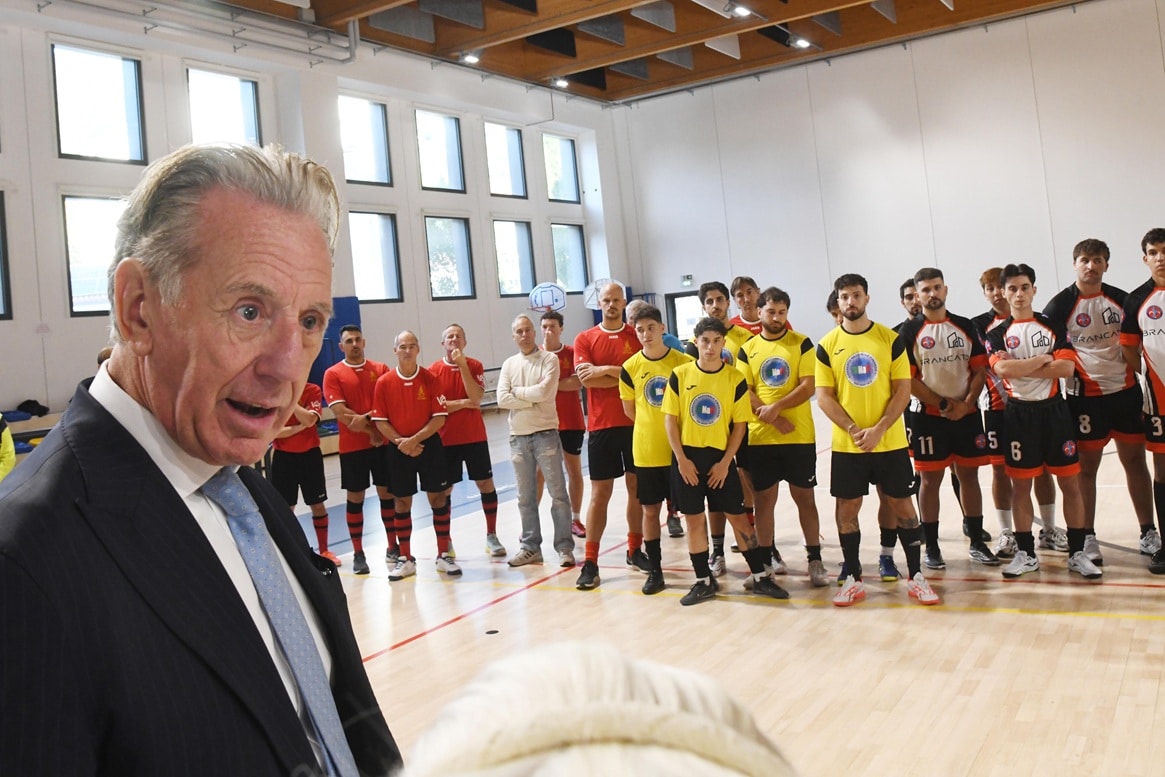 L'assessore Scoccimarro al torneo di calcio a 5 per le vittime del dovere a Trieste