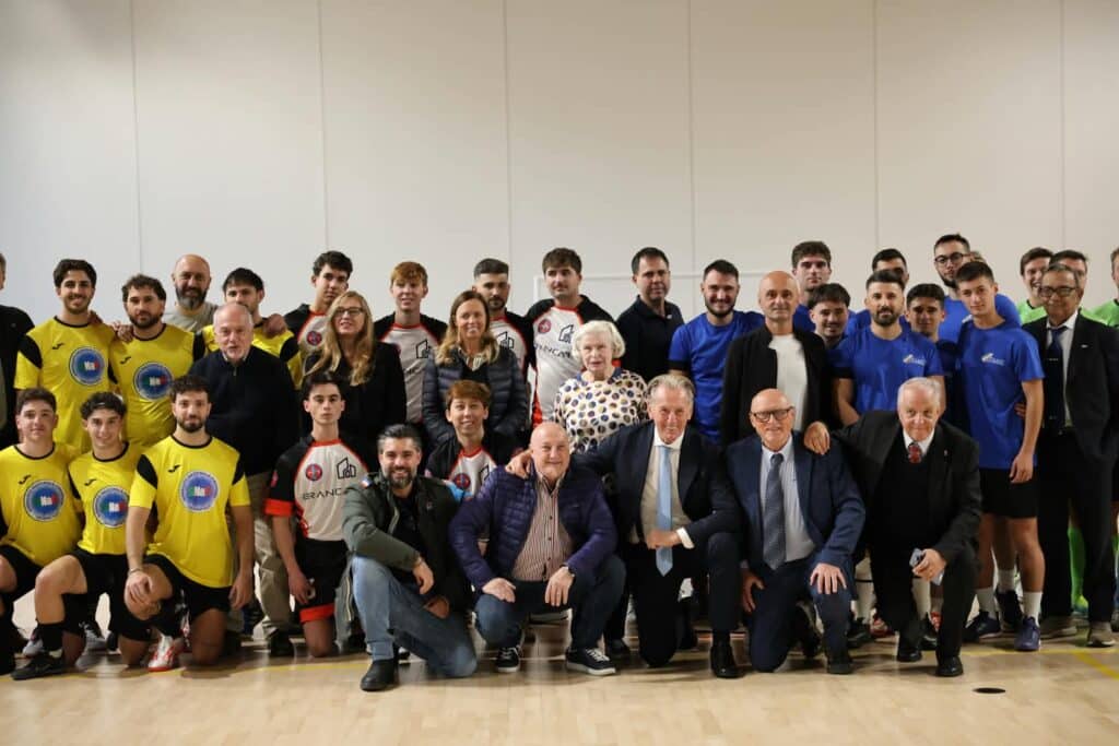 Foto di gruppo con le squadre partecipanti