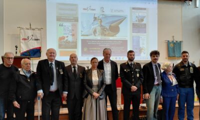 L'assessore regionale alla Difesa dell'ambiente, energia e sviluppo sostenibile, Fabio Scoccimarro, all'Istituto Volta di Trieste durante il seminario dedicato al pilota delle Frecce Tricolori Valentino Jansa, già studente della scuola