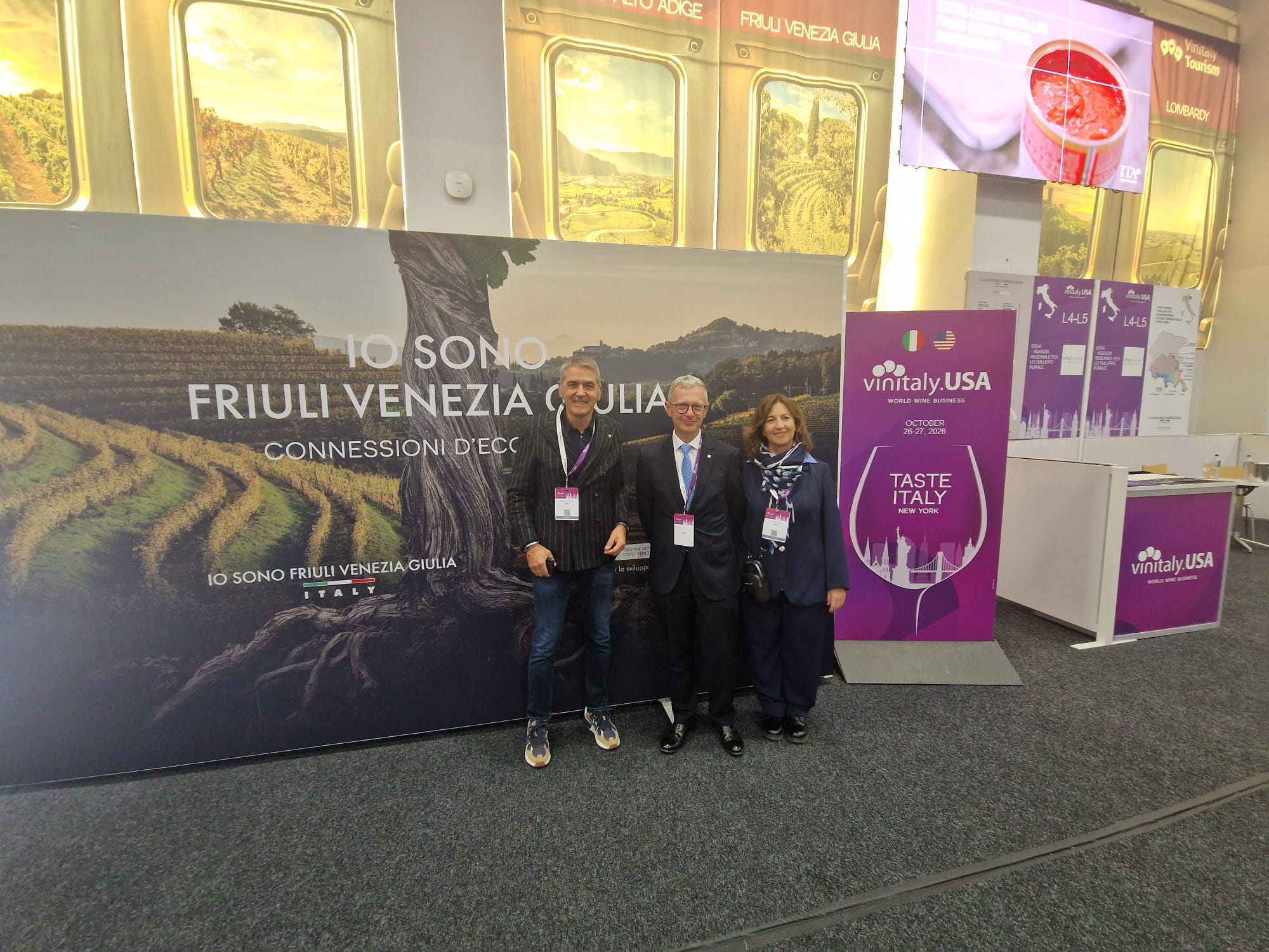 L'assessore regionale alle Risorse agroalimentari, forestali e ittiche, Stefano Zannier, a Vinitaly.USA a New York con il diretttore generale di Ersa Mauro Viti e la funzionaria Ersa, Alessandra Bianchi